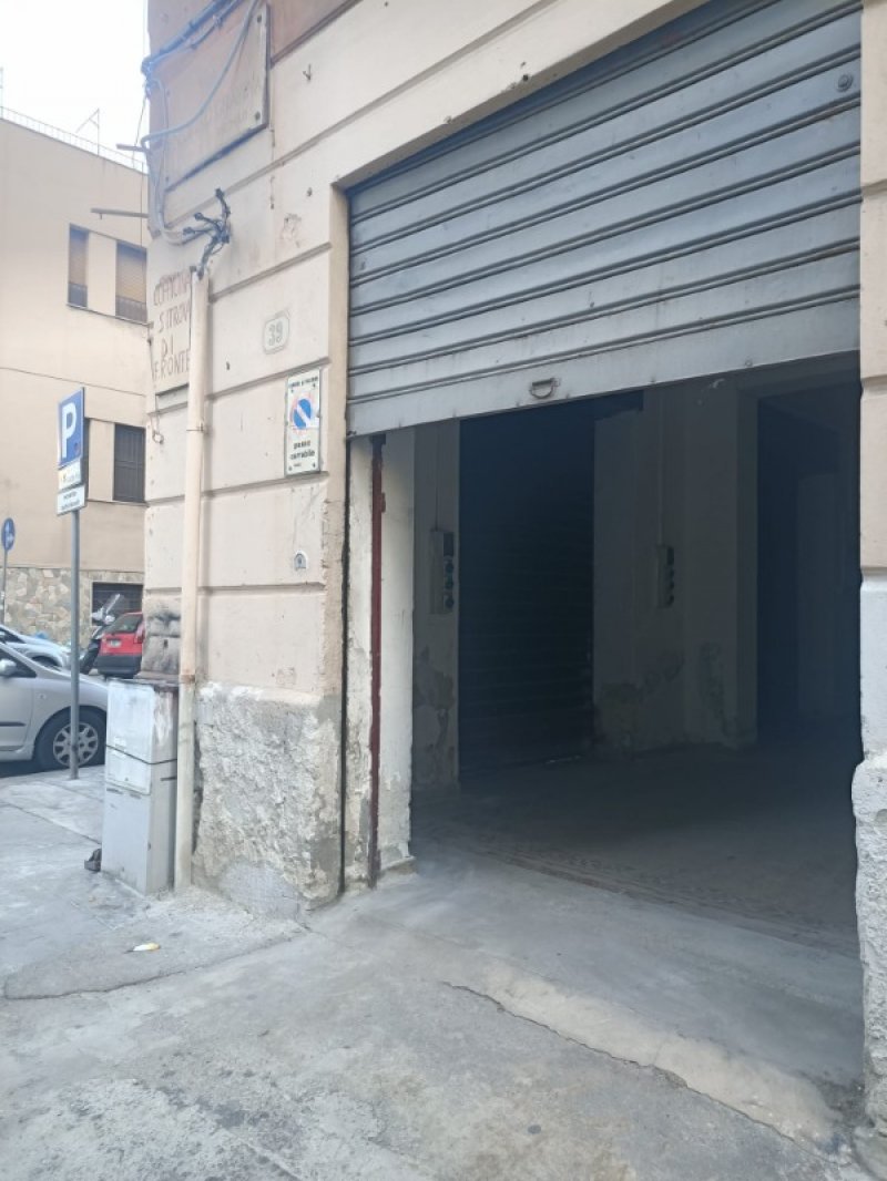 Palermo magazzino prossimit del porto a Palermo in Affitto