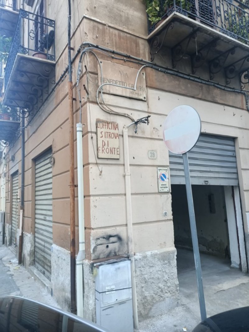 Palermo magazzino prossimit del porto a Palermo in Affitto