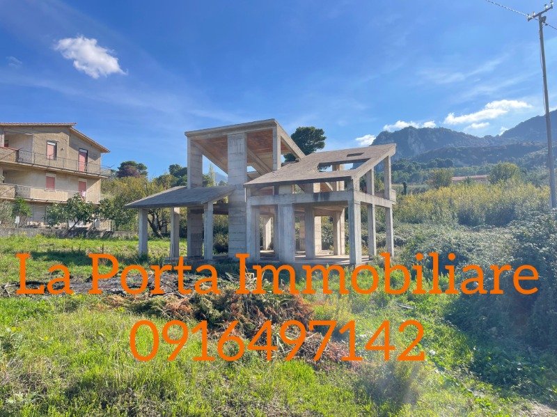 Monreale villa con terreno pianeggiante a Palermo in Vendita