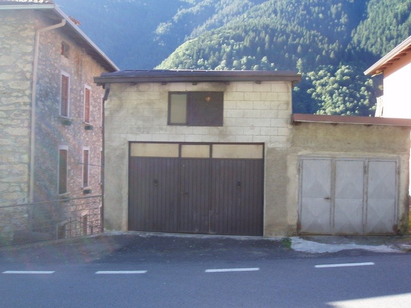 Paisco garage al piano strada a Brescia in Vendita