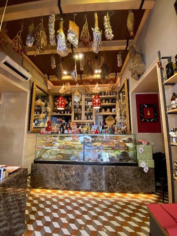 Frattamaggiore locale per palestra ristorante a Napoli in Affitto