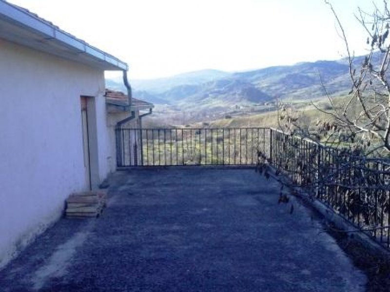 Roccascalegna zona Fontacciaro casa a Chieti in Vendita