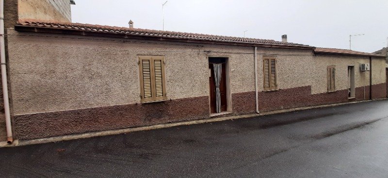 Tipica abitazione di Bolotana a Nuoro in Vendita