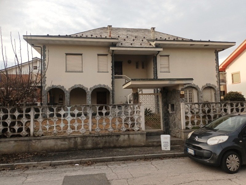 a Savigliano villa bifamiliare a Cuneo in Vendita