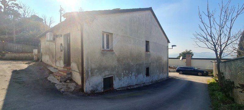 Loreto casa completamente da ristrutturare a Ancona in Vendita