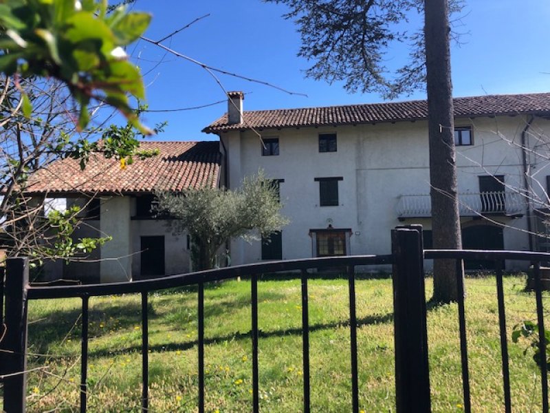 Cormons villa di stile rustico a Gorizia in Vendita