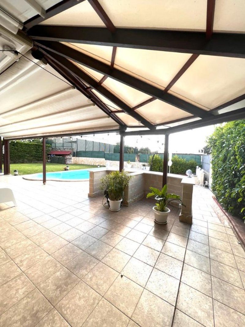 Cellamare villa con piscina e giardino a Bari in Vendita