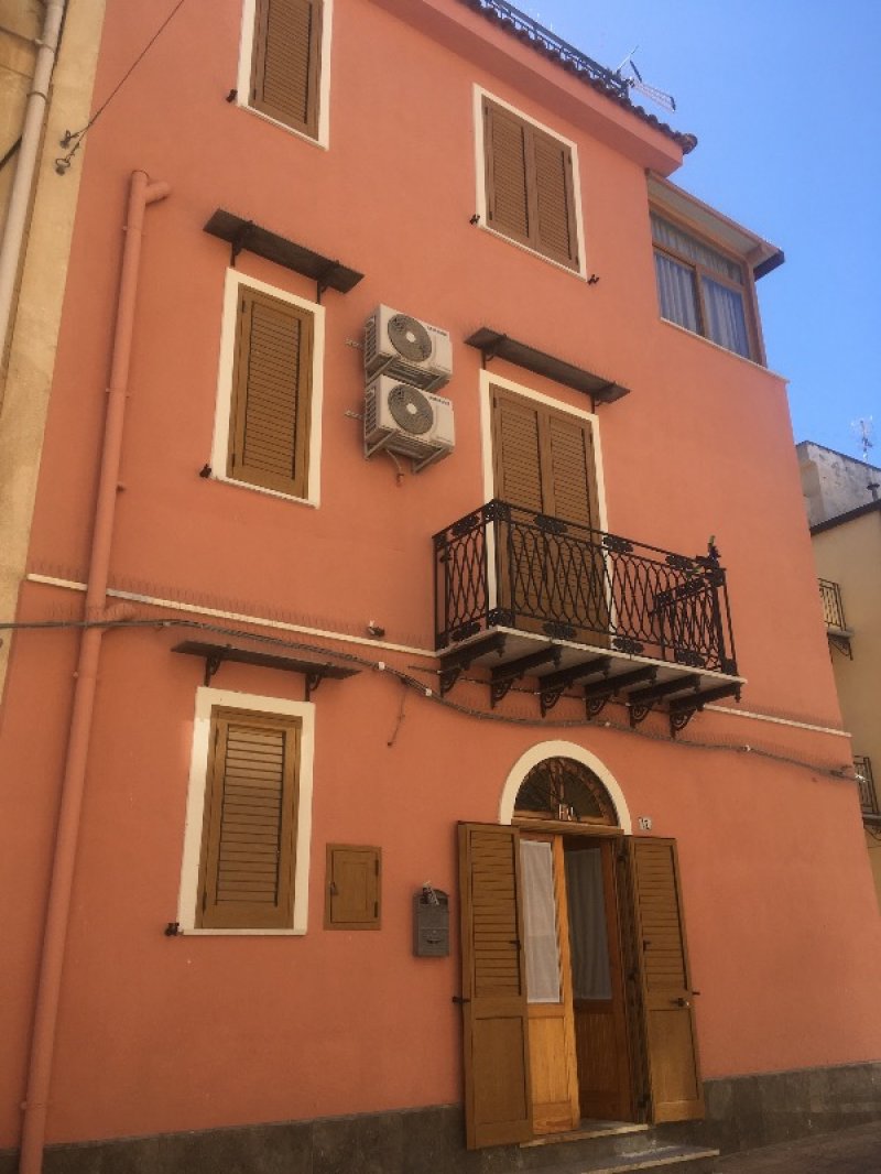 Altavilla Milicia in pieno centro storico casa a Palermo in Vendita