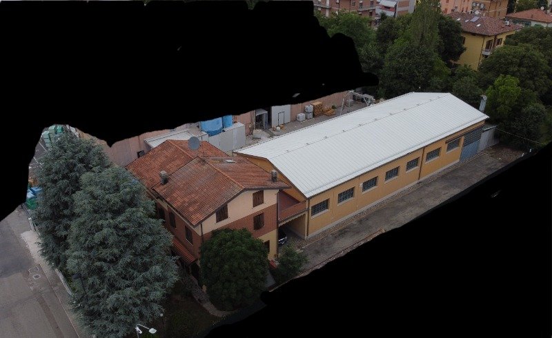 Maranello abitazione con annesso capannone a Modena in Vendita