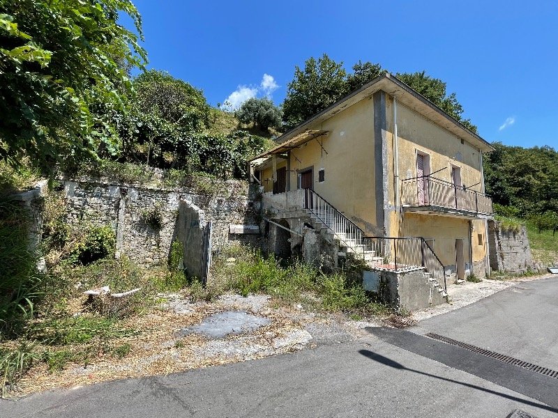 Salerno villa singola con vista panoramica a Salerno in Vendita