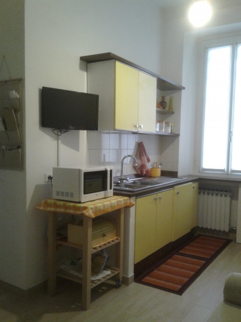 Milano Bocconi ampia camera in un appartamento a Milano in Affitto