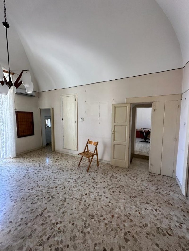 Casamassima casa disposta su due livelli a Bari in Vendita