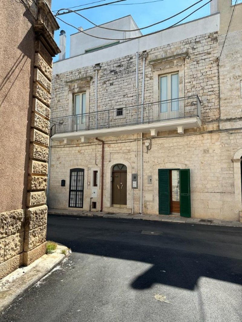 Casamassima casa disposta su due livelli a Bari in Vendita