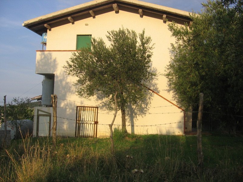 Caronia casa con terreno a Messina in Vendita