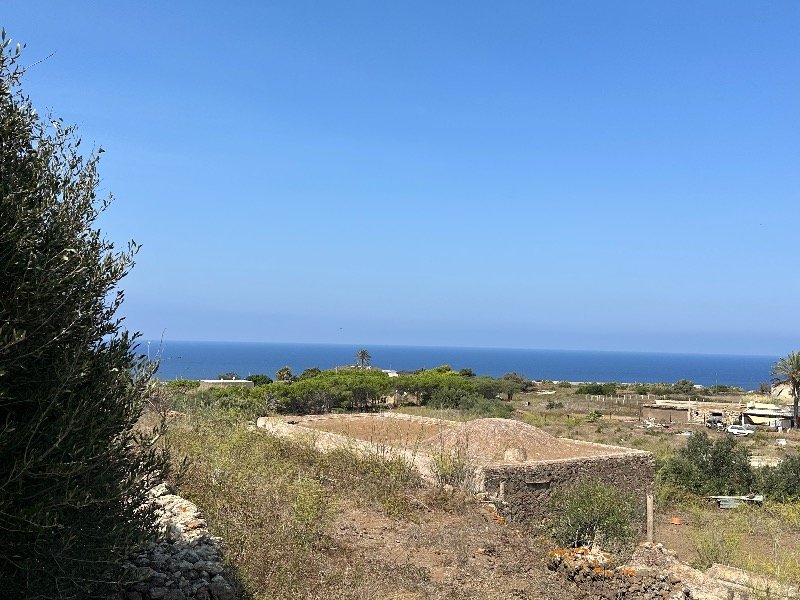 Dammuso da ristrutturare a Pantelleria a Trapani in Vendita