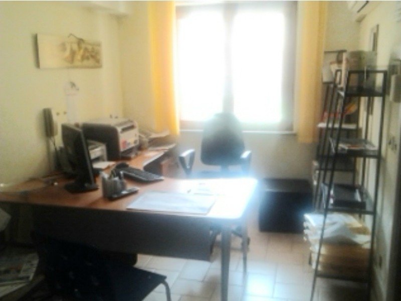 Nettuno locali uso uffici studio professionale a Roma in Vendita