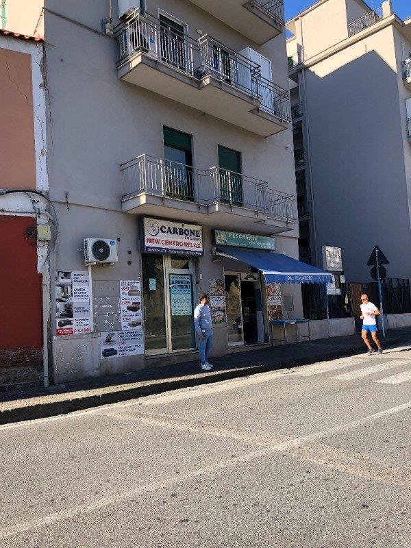 Pozzuoli locale commerciale a Napoli in Vendita