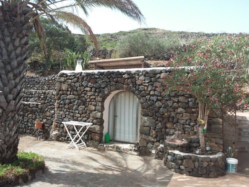 Isola di Pantelleria Bukkuram dammuso antico a Trapani in Vendita