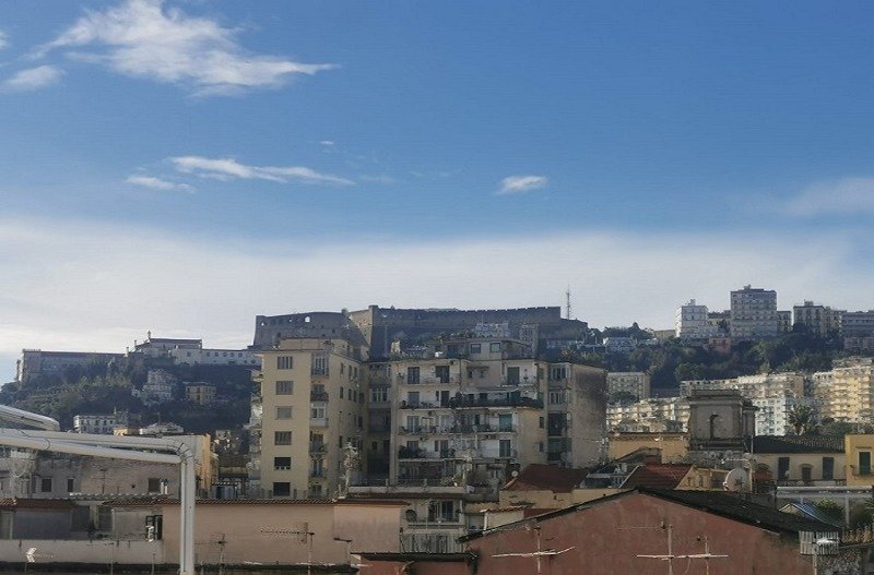 Napoli soluzione immobiliare locata con rendita a Napoli in Vendita