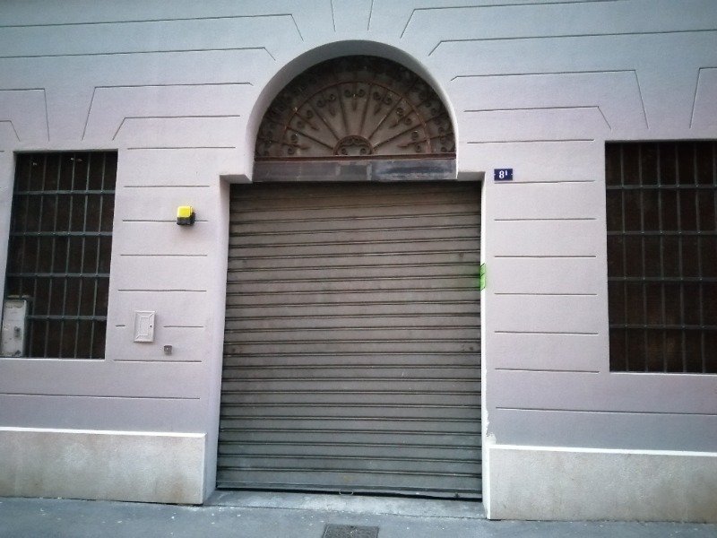 Trieste zona bariera posto auto in garage a Trieste in Vendita