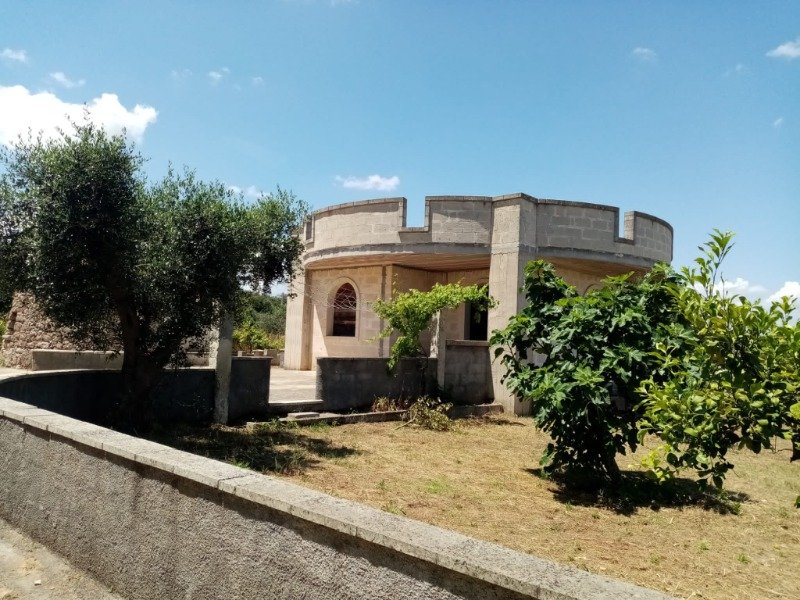 Corigliano d'Otranto rustico con terreno agricolo a Lecce in Vendita