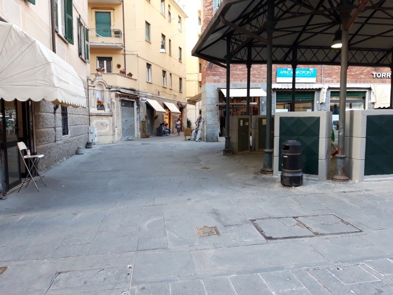 Rapallo centro storico magazzino a Genova in Vendita