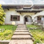 Annuncio vendita Varano Borghi villa Parini