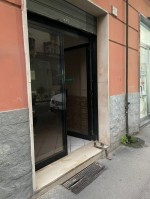 Annuncio affitto Napoli locale commerciale con soppalco