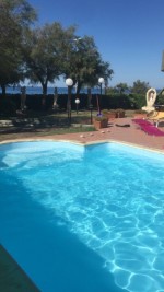 Annuncio vendita Bari villa con piscina fronte mare