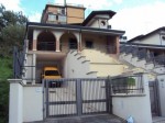 Annuncio vendita Roma villaggio Prenestino villa 3 livelli