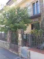 Annuncio vendita Prato appartamento in bifamiliare in zona Narnali