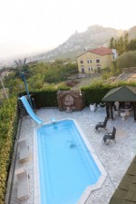 Annuncio vendita Montesarchio villa con piscina