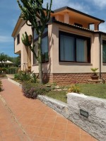 Annuncio vendita Capoterra casa bifamiliare con giardino